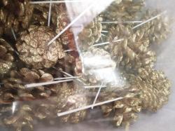  CAJA PIÑAS PURPURINA ORO  