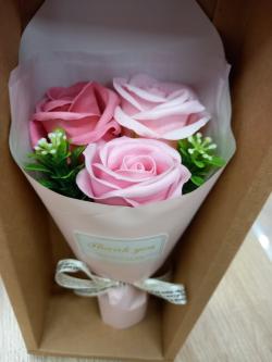  RAMITO JABON ROSAS EN CAJA ROSA  